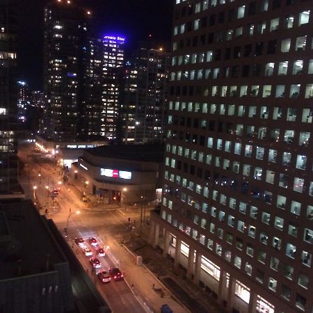 Pelican Suite At Harbour Plaza Toronto Exterior photo